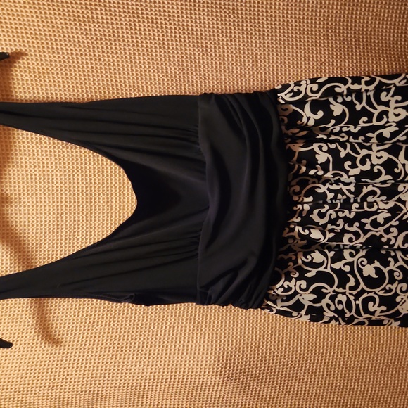 Dress - Picture 2 of 3